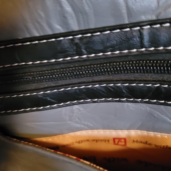 Stone Mountain Shoulder Handbag Gray Black - Picture 5 of 9